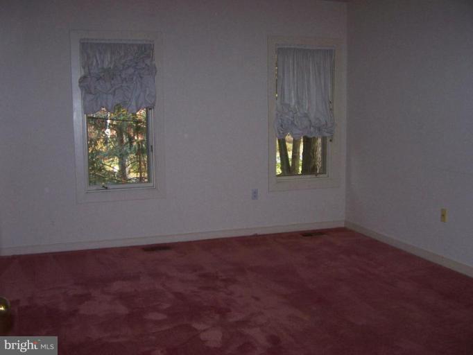 10 Redgate Court Silver Spring, MD 20905 - Photo 17 of 30 an empty room with windows