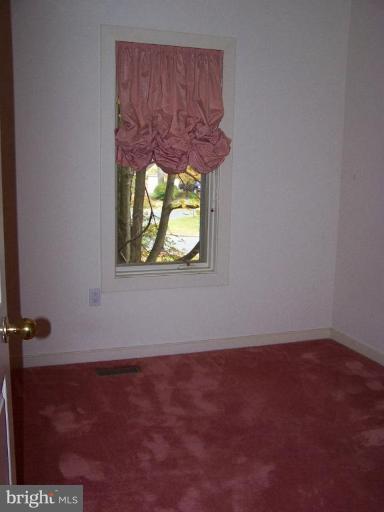 10 Redgate Court Silver Spring, MD 20905 - Photo 18 of 30 an empty room with a window
