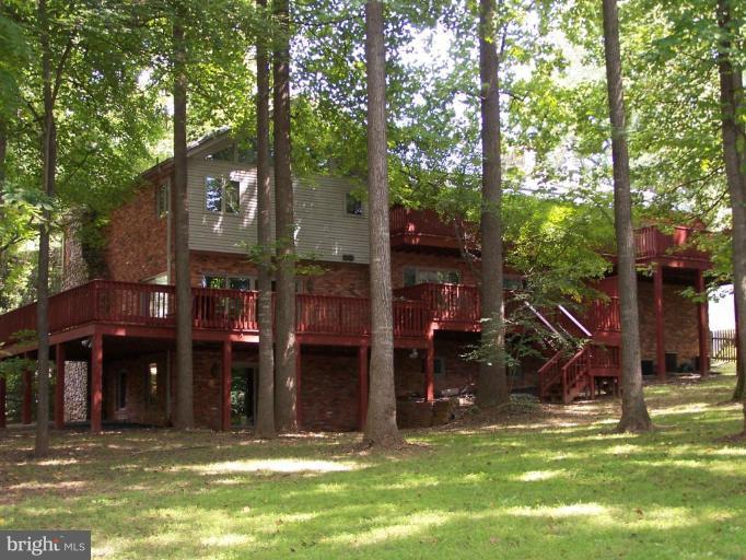 10 Redgate Court Silver Spring, MD 20905 - Photo 29 of 30 a view of a house with a swimming pool