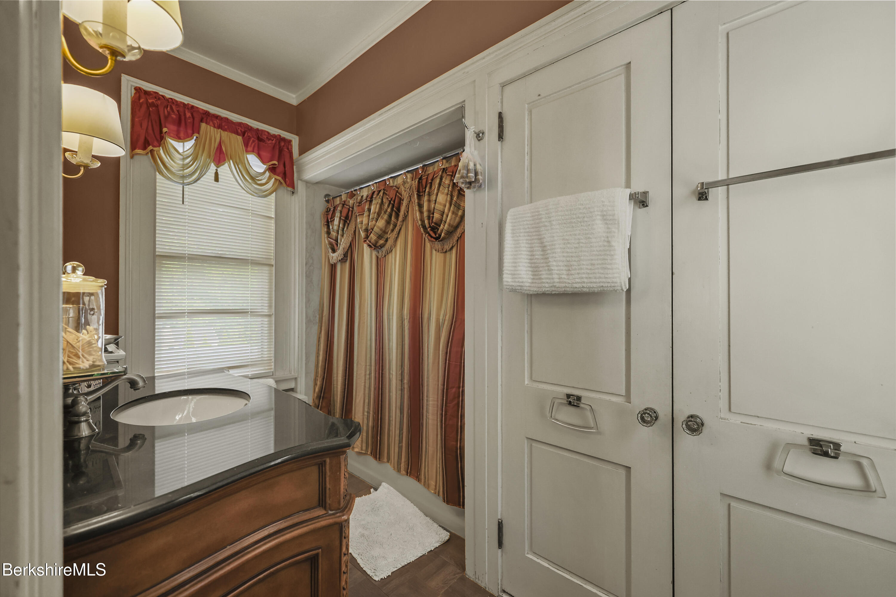 497 Holmes Road Pittsfield, MA 01201 - Photo 74 of 95 Hawthorn-En-Suite