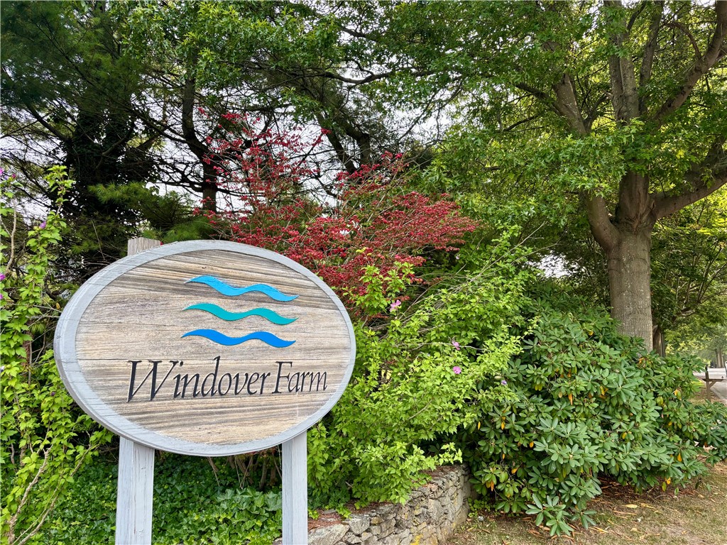 28 Mast Court Middletown, RI 02842 - Photo 2 of 36