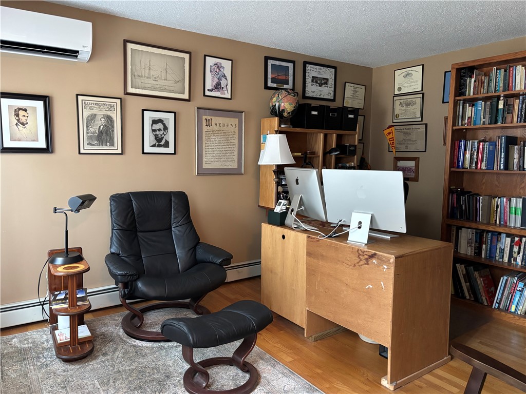 28 Mast Court Middletown, RI 02842 - Photo 23 of 36