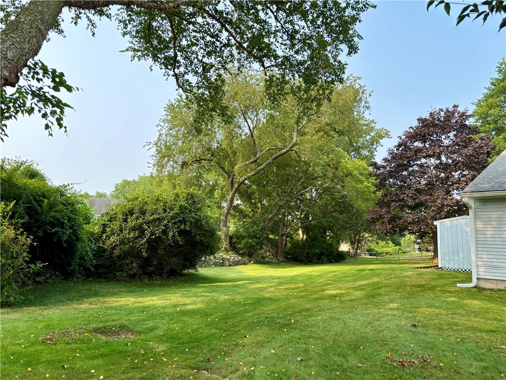 28 Mast Court Middletown, RI 02842 - Photo 6 of 36