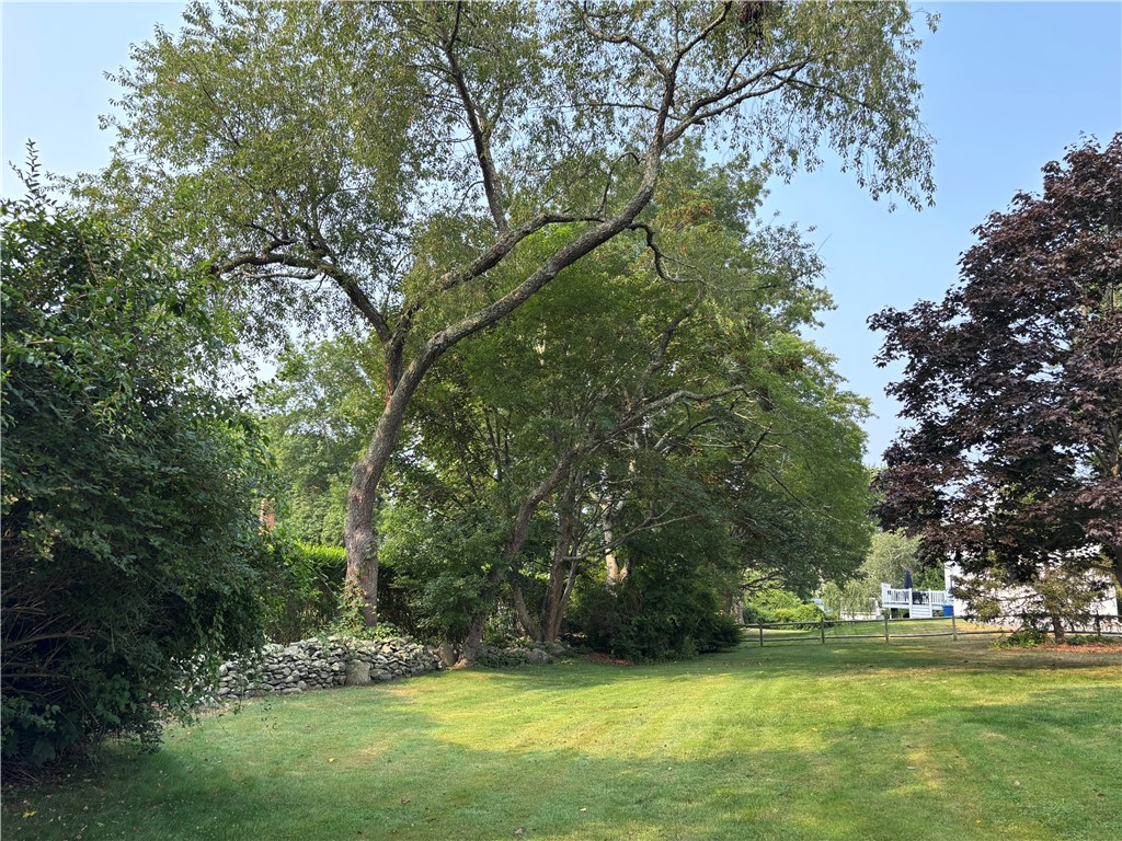 28 Mast Court Middletown, RI 02842 - Photo 7 of 36