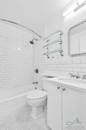 $4,600 | 330 East 39th Street, Unit 31G | Murray Hill