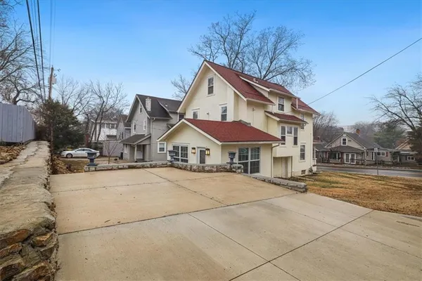 $345,000 | 4601 State Line Road, Kansas City, MO 64112