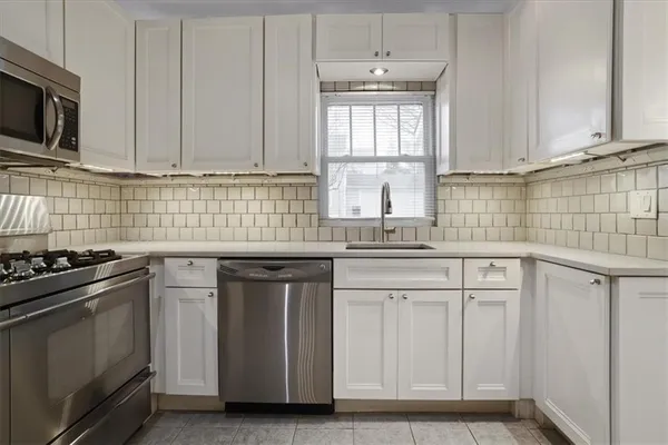 $345,000 | 4601 State Line Road, Kansas City, MO 64112
