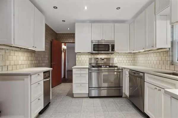 $345,000 | 4601 State Line Road, Kansas City, MO 64112