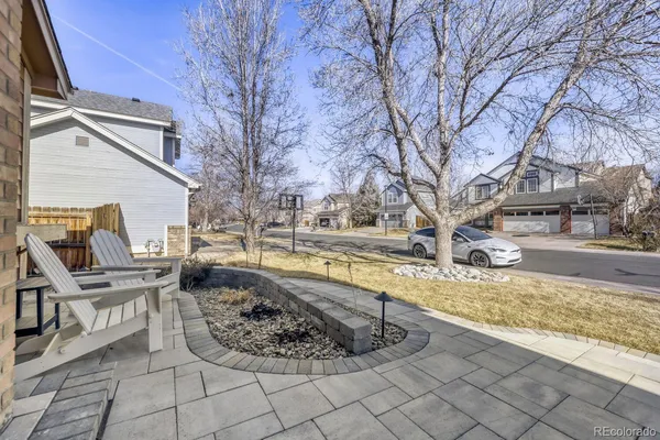 a view of a yard with sitting area