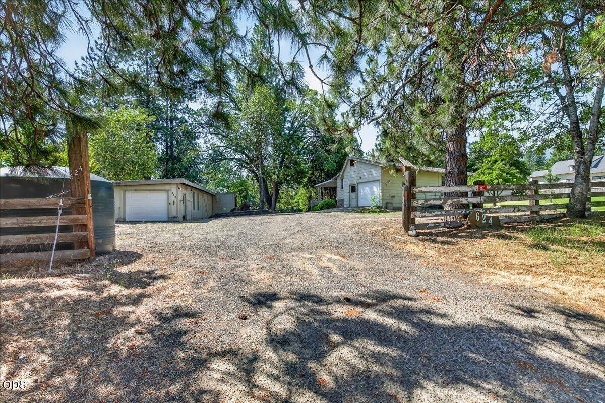 624 Crowson Road Ashland, OR 97520 - Photo 3 of 41