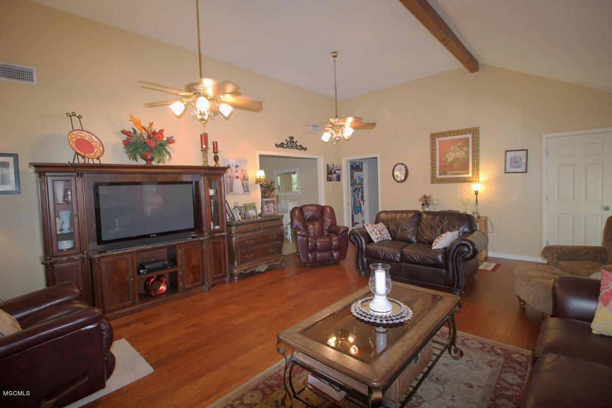 228 River Road Lucedale, MS 39452 - Photo 6 of 45 Living Room
