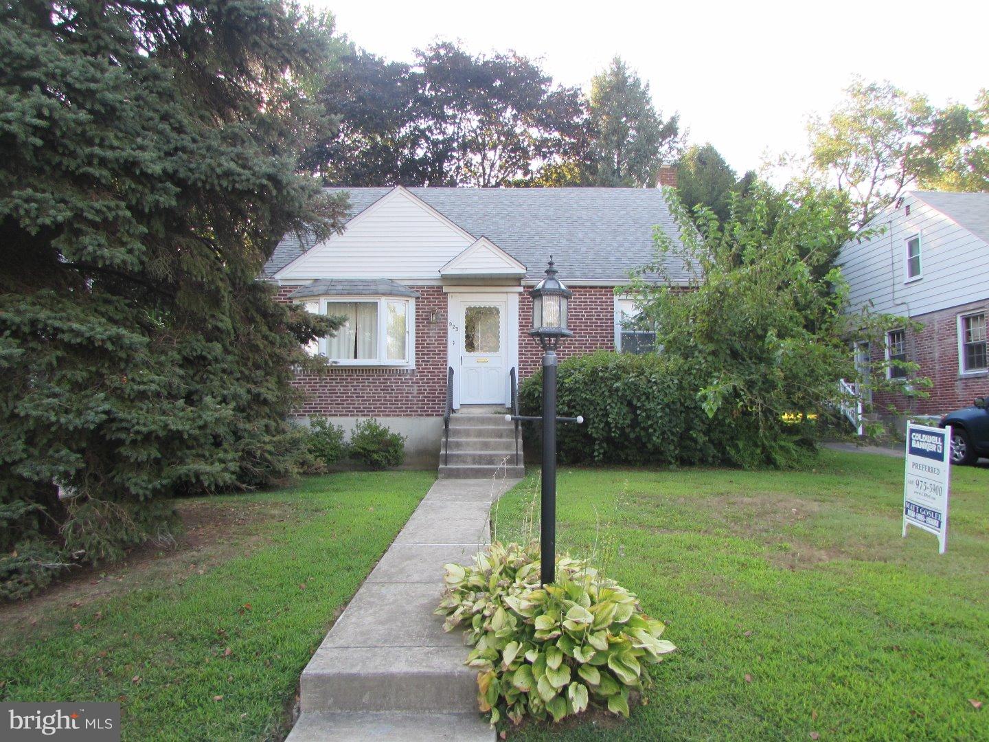 923 Village Road Folsom, PA 19033 - Photo 1 of 23 Gallery Image 1