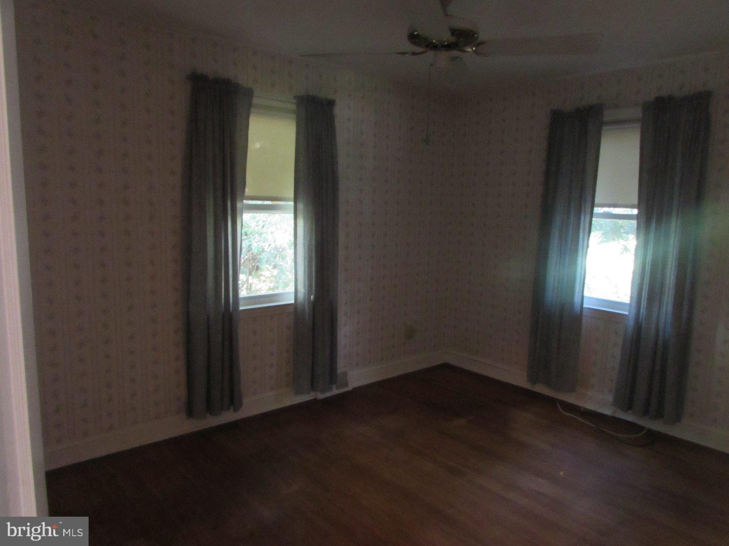 923 Village Road Folsom, PA 19033 - Photo 11 of 23 Bedroom - Main