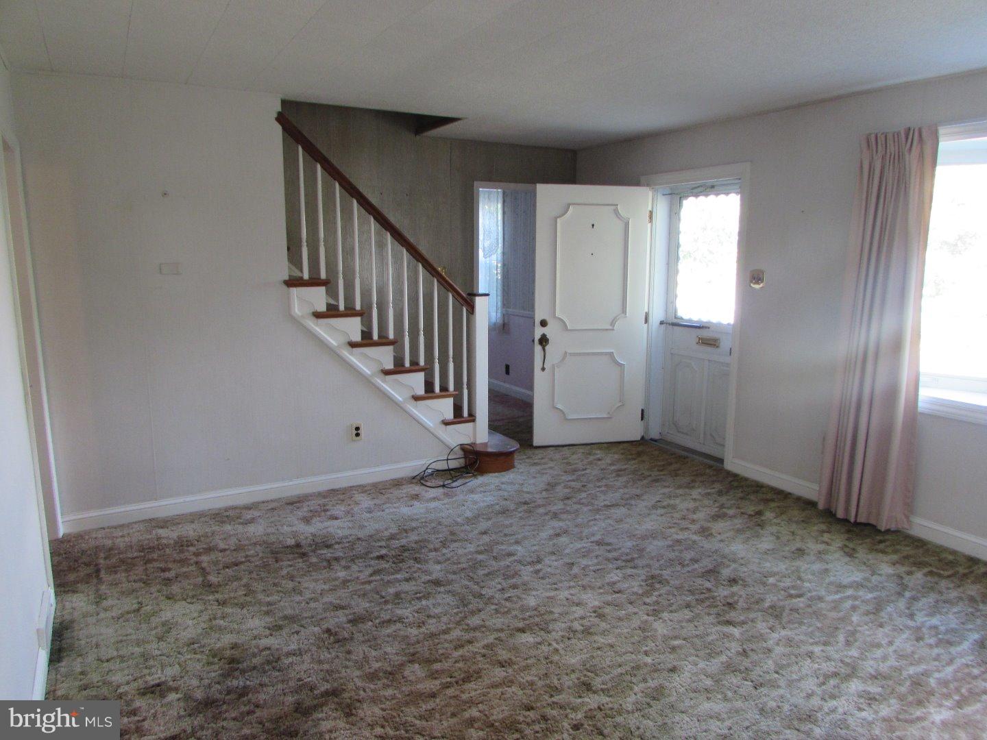 923 Village Road Folsom, PA 19033 - Photo 3 of 23 Living Room