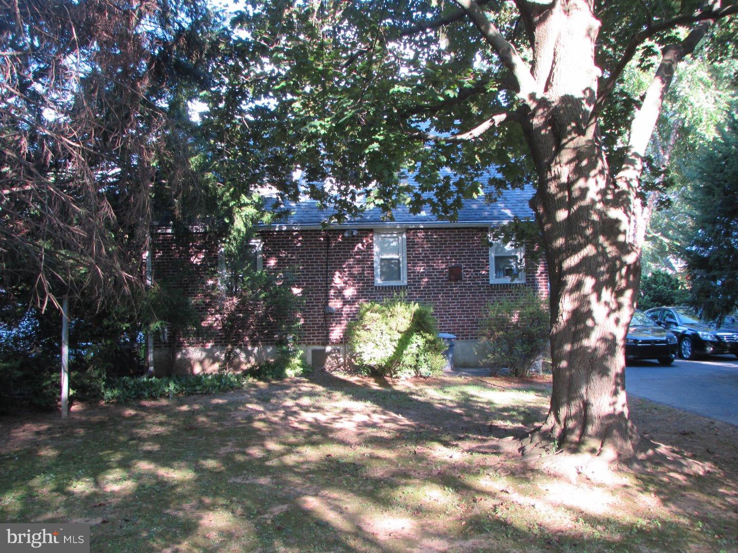 923 Village Road Folsom, PA 19033 - Photo 22 of 23 Exterior Back