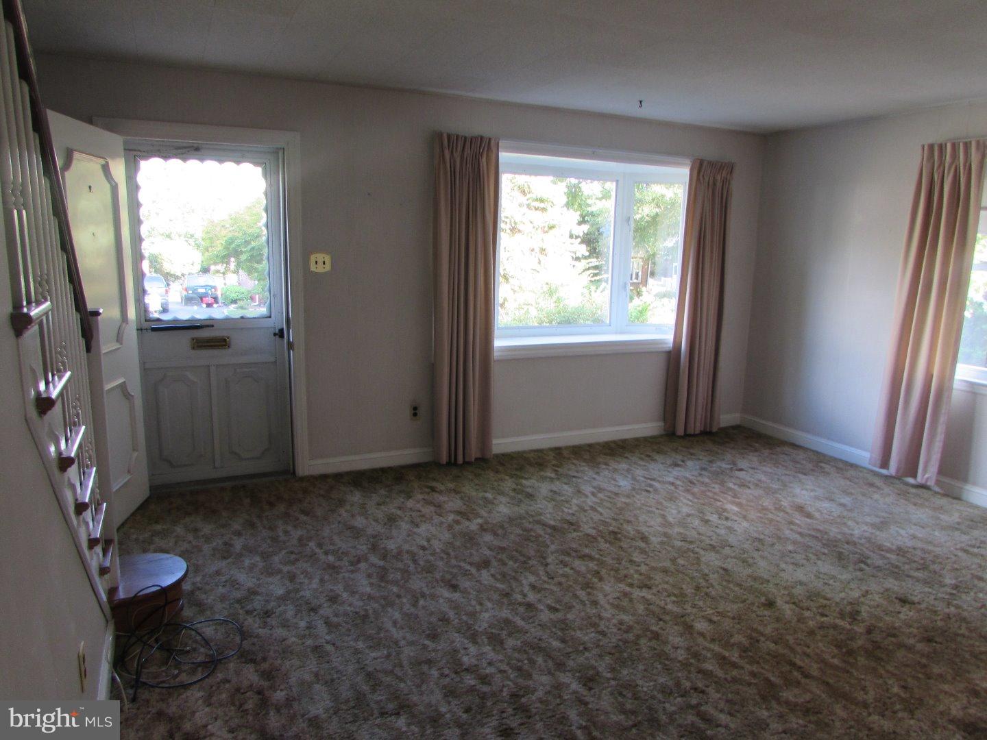 923 Village Road Folsom, PA 19033 - Photo 4 of 23 Gallery Image 4