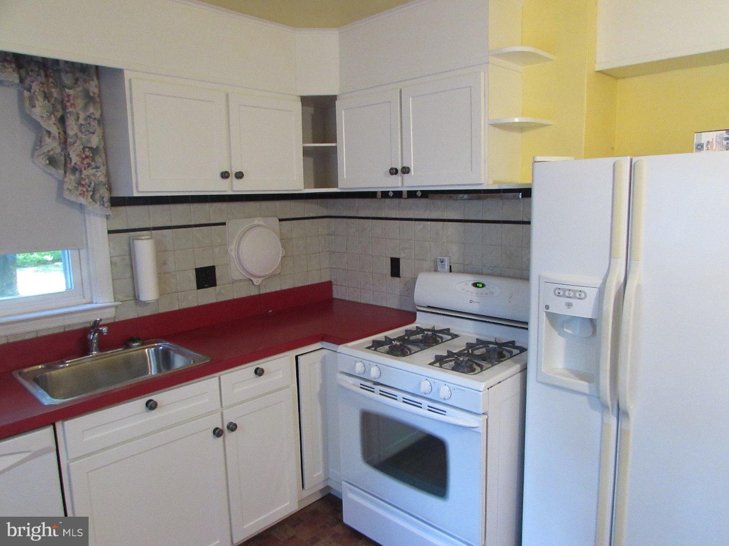 923 Village Road Folsom, PA 19033 - Photo 7 of 23 Gallery Image 7