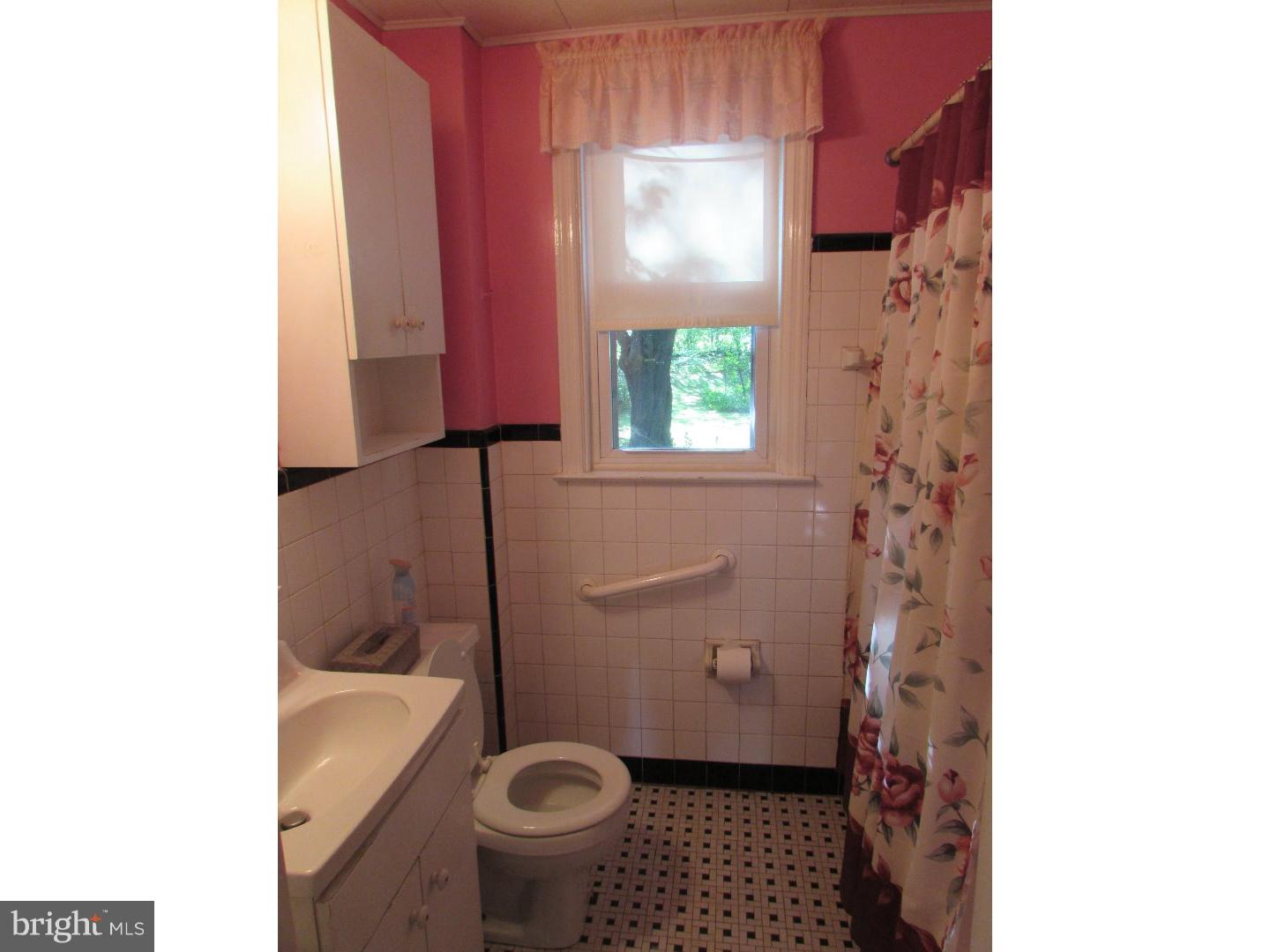 923 Village Road Folsom, PA 19033 - Photo 10 of 23 Bathroom