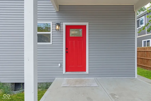 $1,850 | 35 South Bradley Avenue, Indianapolis, IN 46201