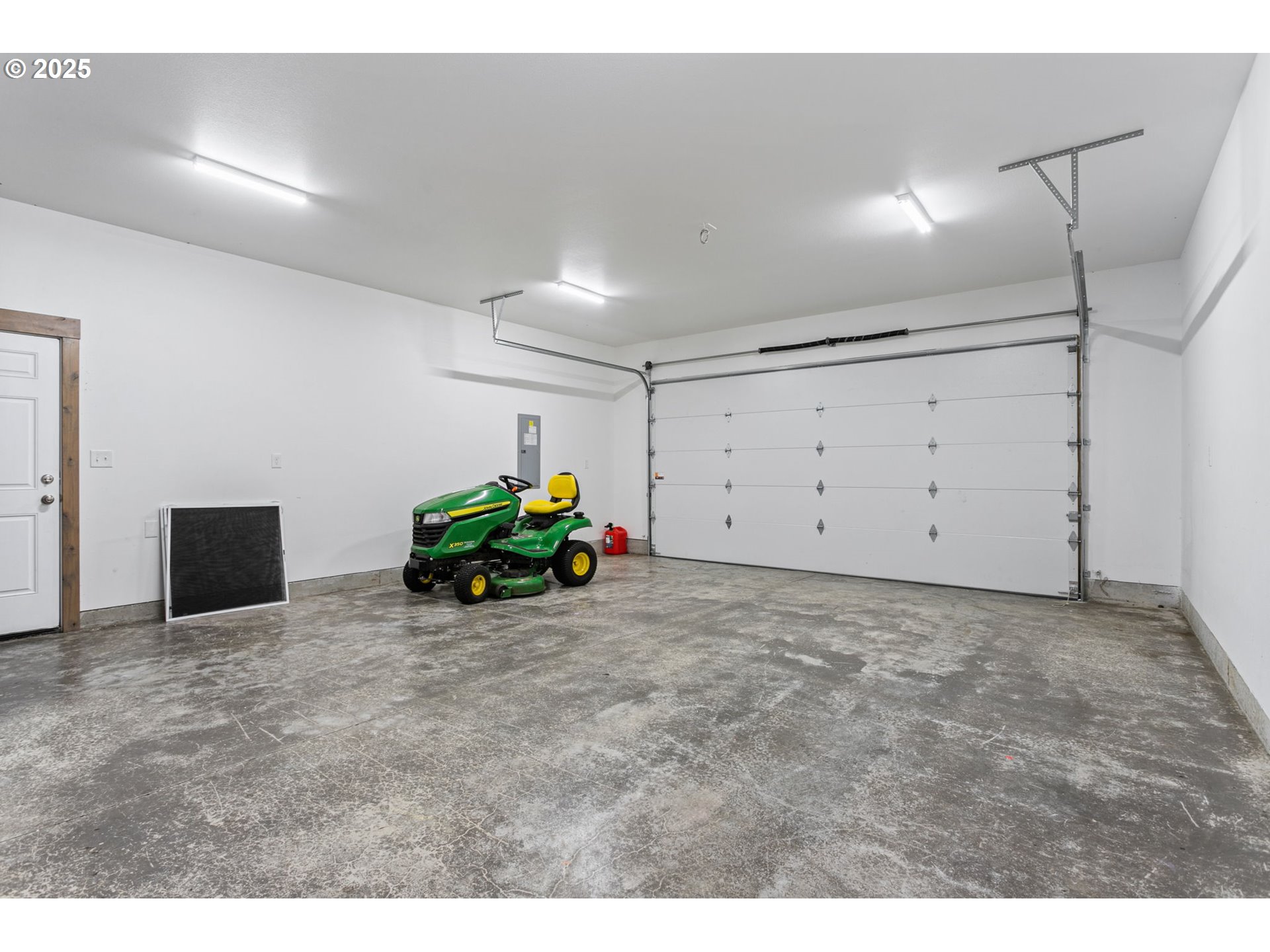 5711 Northeast 246th Street Ridgefield, WA 98642 - Photo 28 of 47 a view of a garage
