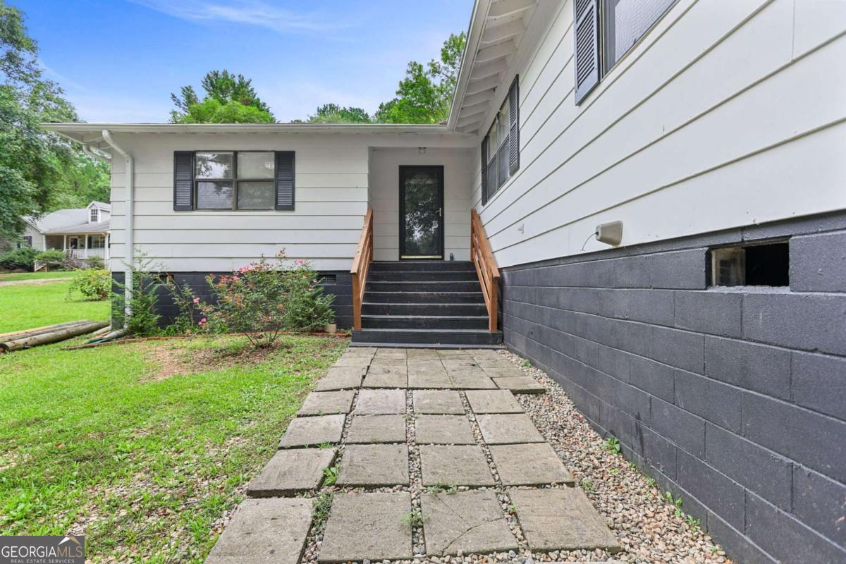 1248 Cannonville Road LaGrange, GA 30240 - Photo 6 of 46 a front view of a house with a yard