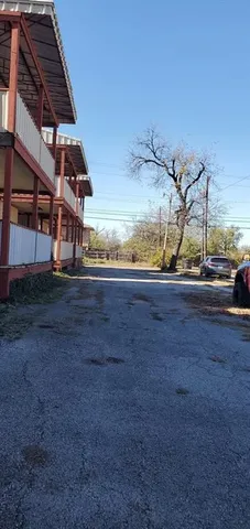 a view of a parking area