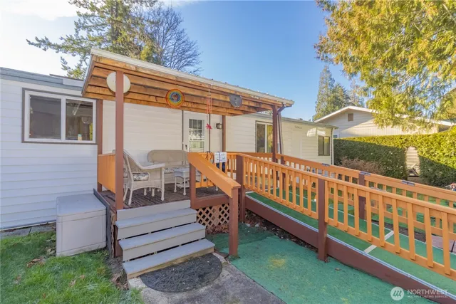 a view of a house with backyard and porch