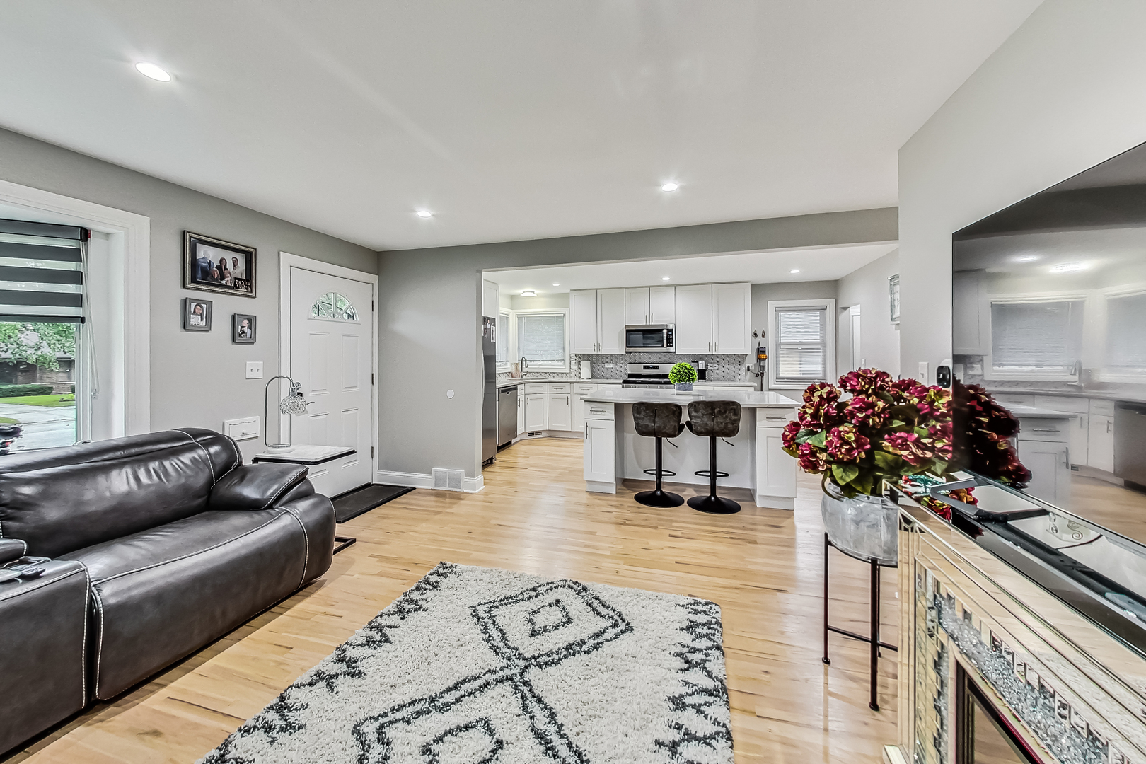 1409 Lahon Street Park Ridge, IL 60068 - Photo 4 of 21 a living room with furniture and flowers