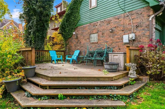 a wooden bench sitting in front of a building