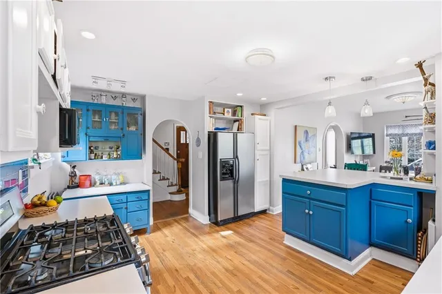 a bed room with a bed and a cabinets