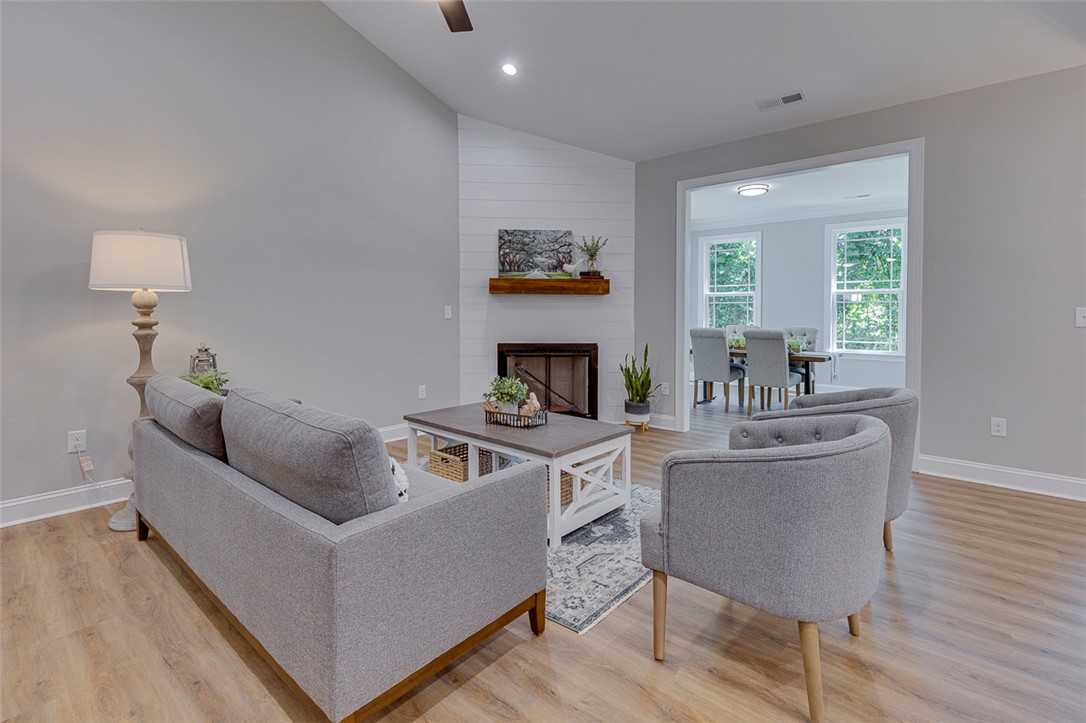 629 Mountain View Road Williamston, SC 29697 - Photo 3 of 38