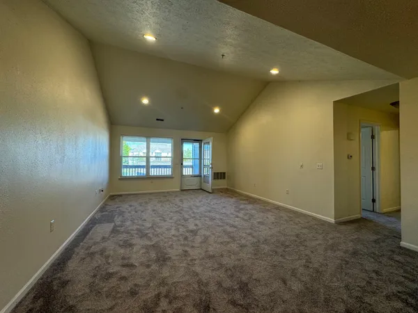 $1,950 | 1567 Weatherstone Drive, Ann Arbor, MI 48108