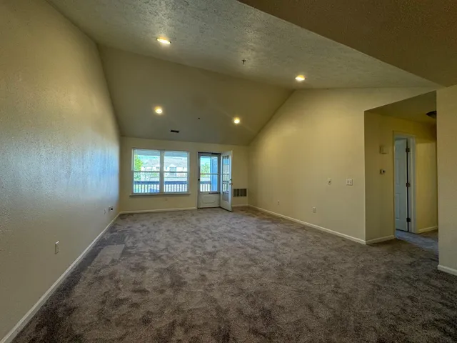 $1,995 | 1567 Weatherstone Drive, Ann Arbor, MI 48108