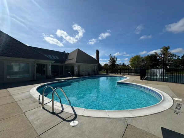 $1,950 | 1567 Weatherstone Drive, Ann Arbor, MI 48108