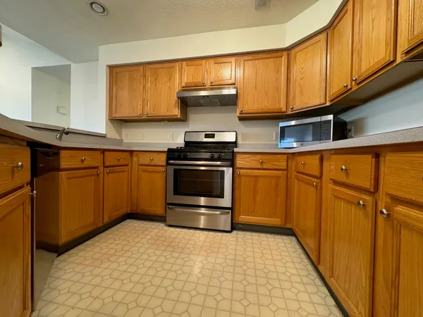 $1,950 | 1567 Weatherstone Drive, Ann Arbor, MI 48108