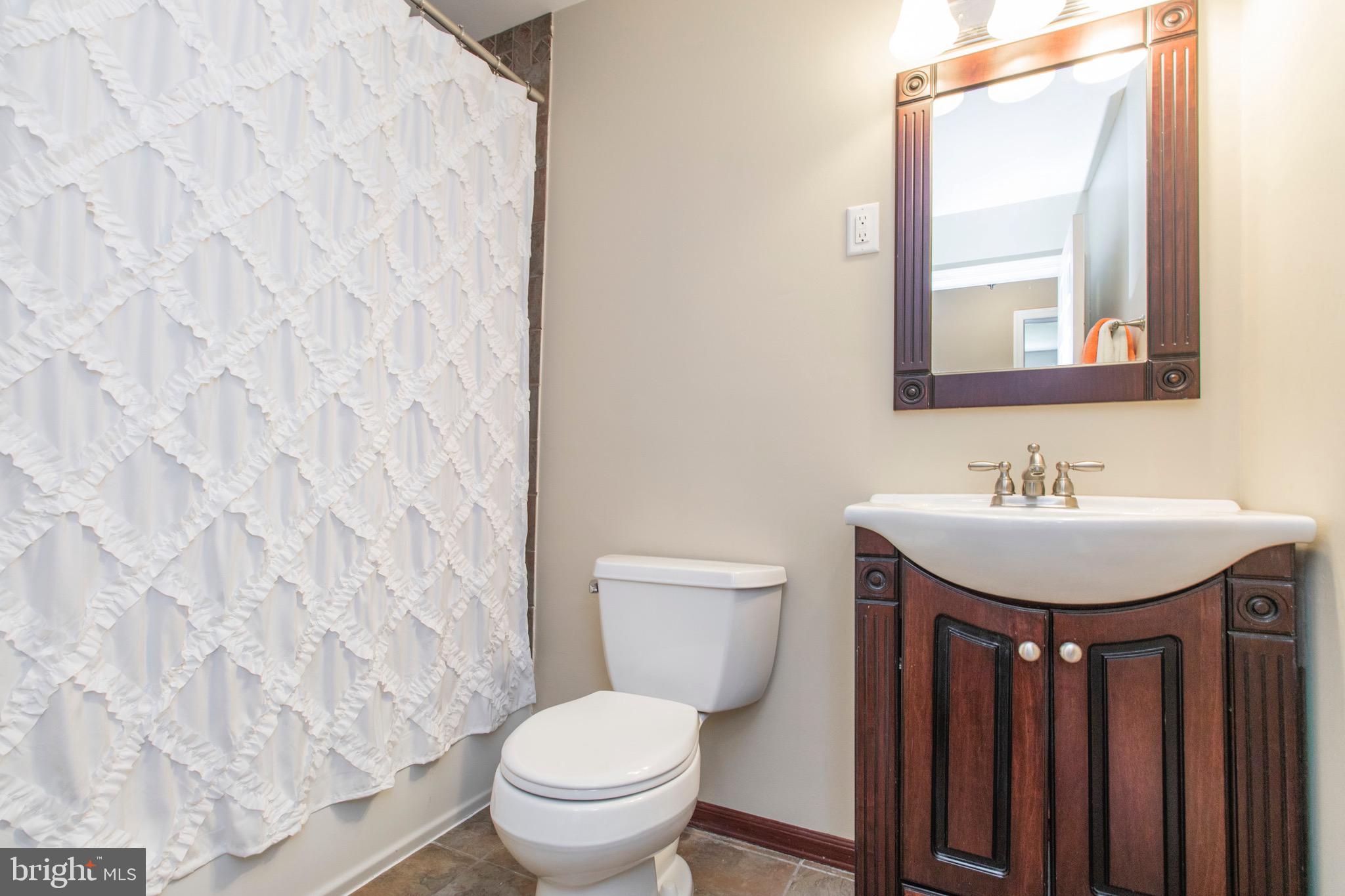 25 Sandown Road Audubon, PA 19403 - Photo 41 of 52 Hall Bath