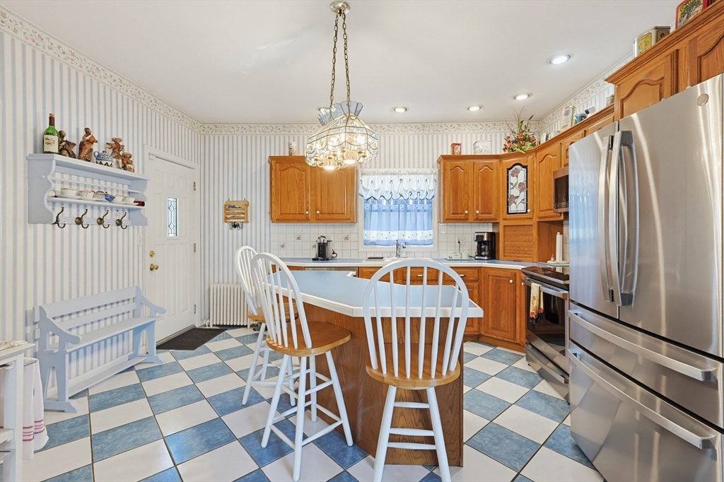 618 Robeson Street Fall River, MA 02720 - Photo 5 of 26