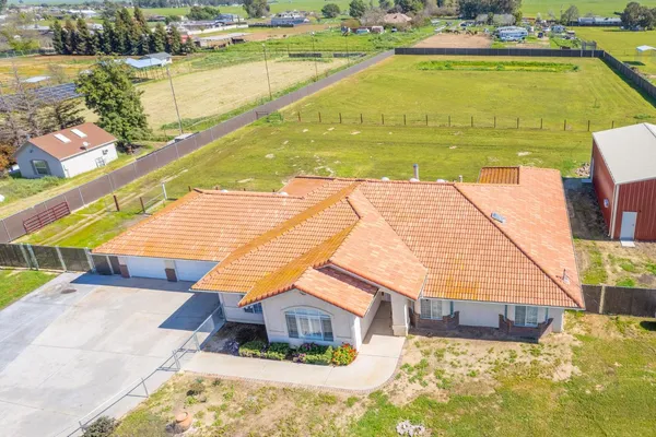 a view of a house with a big yard