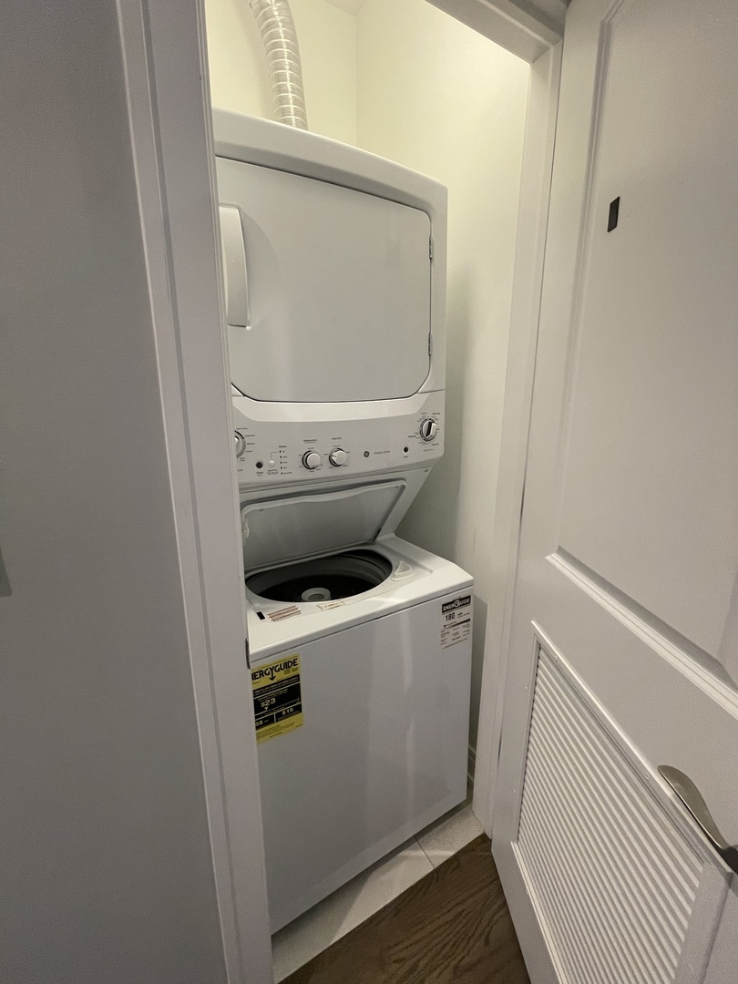 2036 West 18th Street, Unit 4 Chicago, IL 60608 - Photo 12 of 29 a utility room with dryer and washer