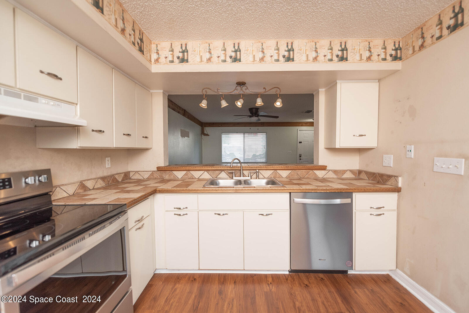 1880 Murrell Road, Unit F24 Rockledge, FL 32955 - Photo 11 of 45 a kitchen with a stove and cabinets