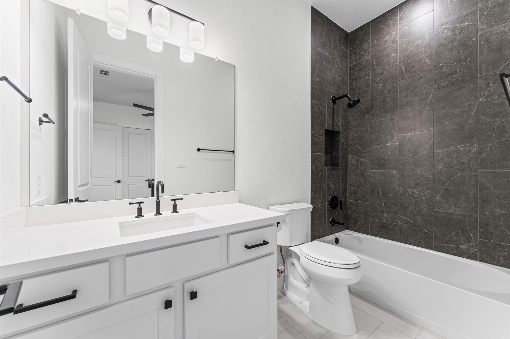 7327 Trial Rdg Drive Fulshear, TX 77441 - Photo 15 of 24 Guest room ensuite.