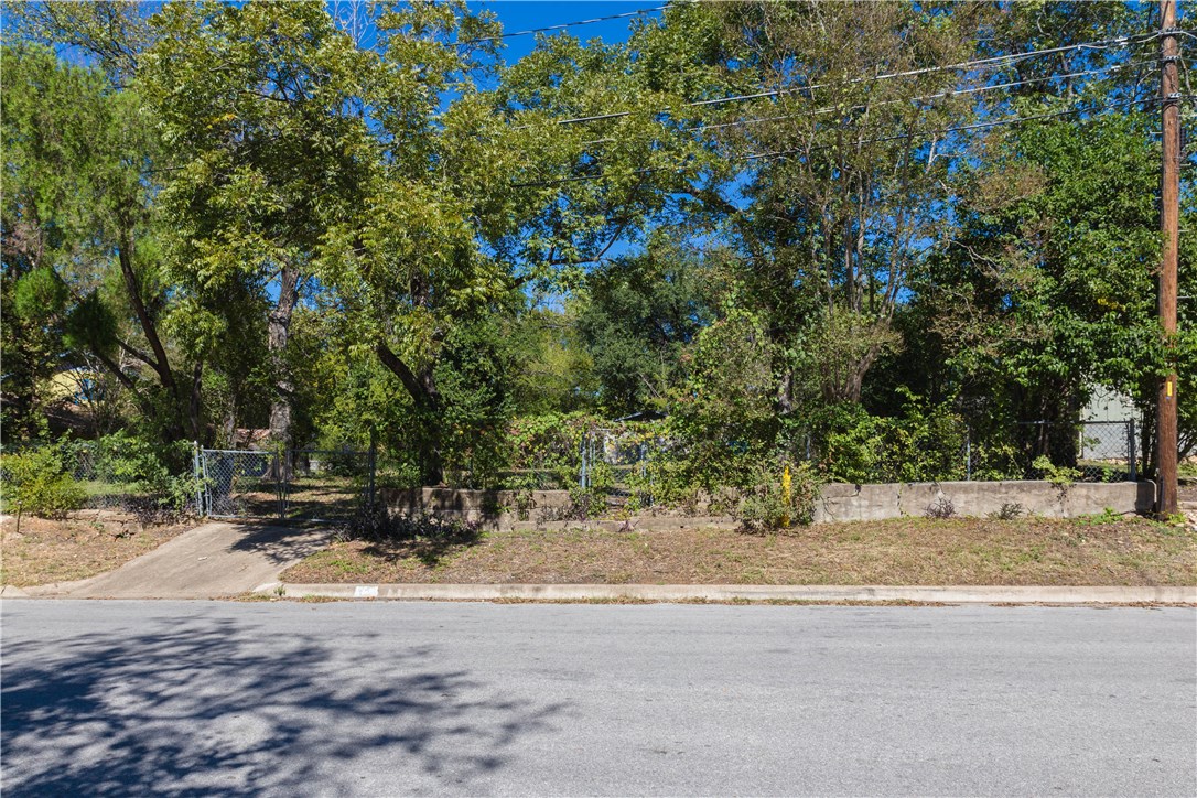 4712 Reyes Street Austin, TX 78721 - Photo 1 of 1