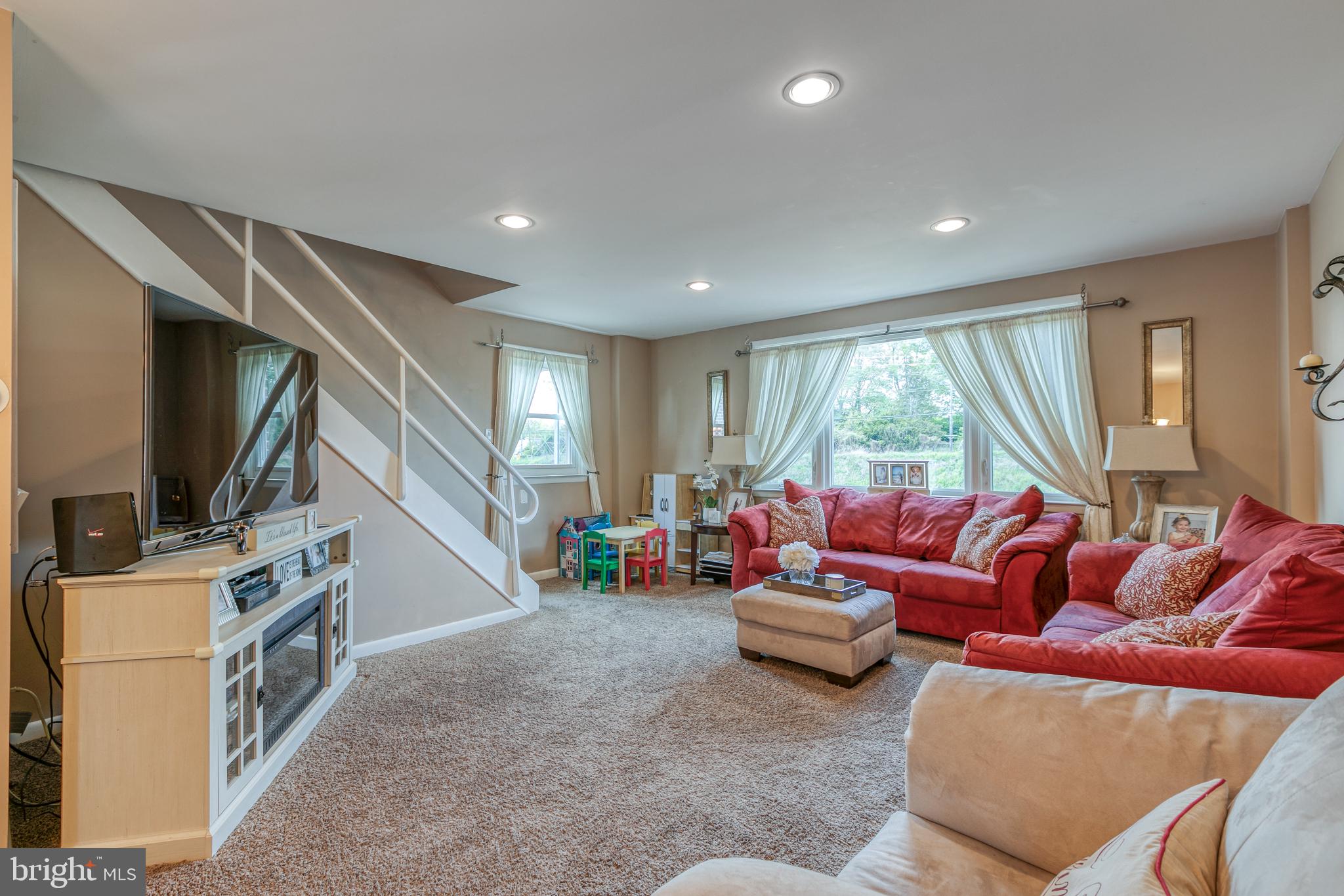 15020 London Road Philadelphia, PA 19116 - Photo 3 of 29 Gallery Image 3