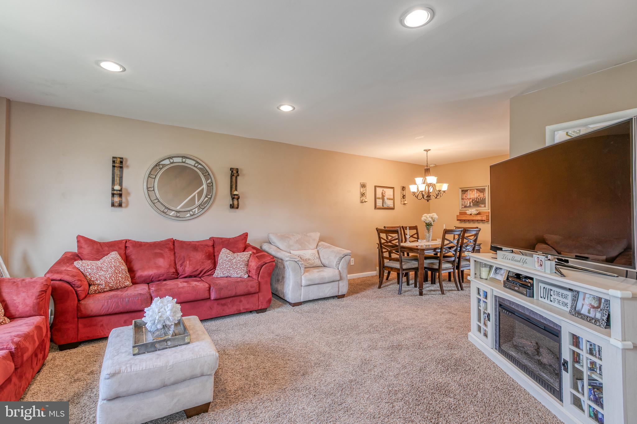 15020 London Road Philadelphia, PA 19116 - Photo 4 of 29 Gallery Image 4