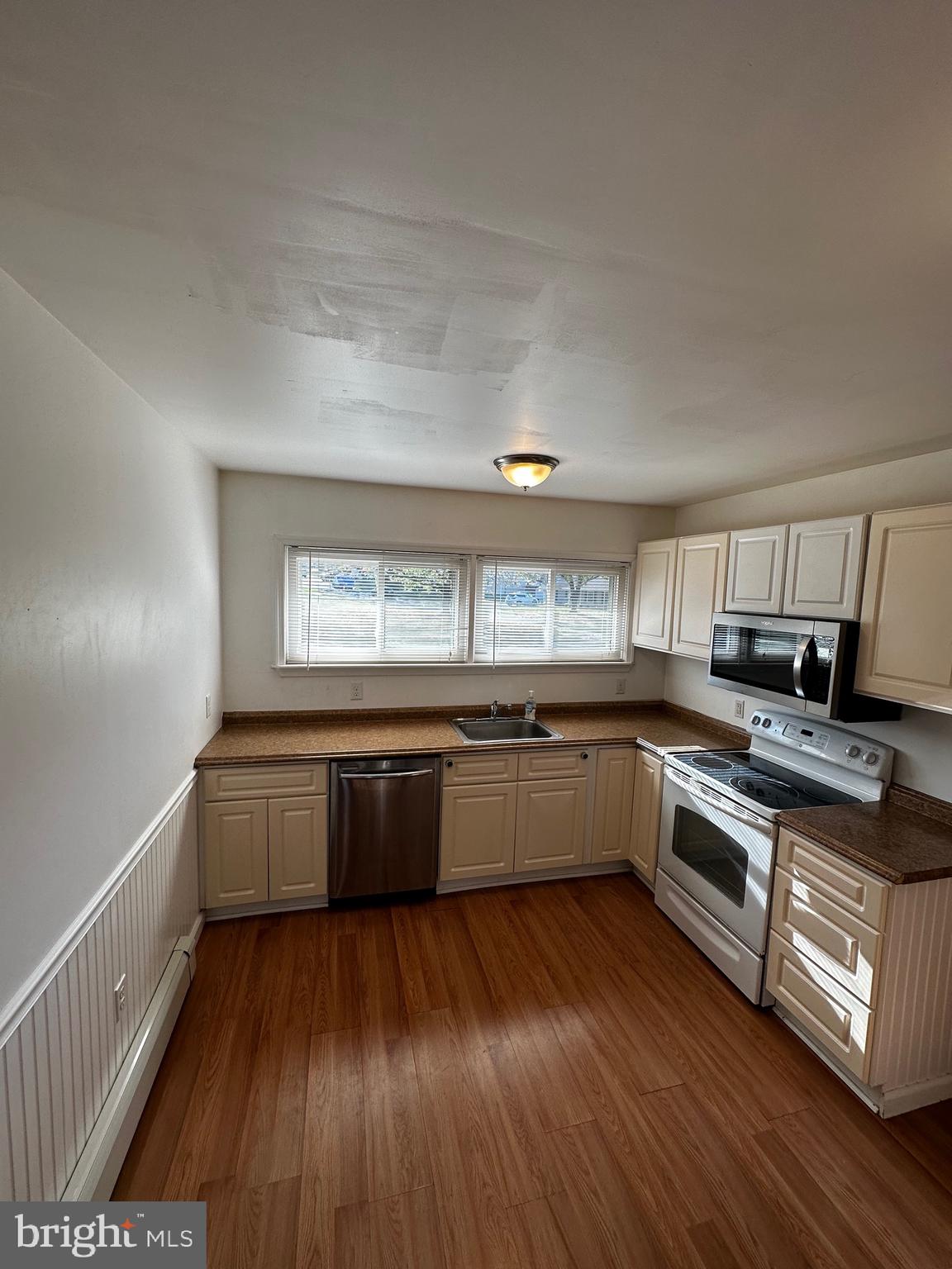 37 Harvest Road Levittown, PA 19056 - Photo 12 of 28 Gallery Image 12