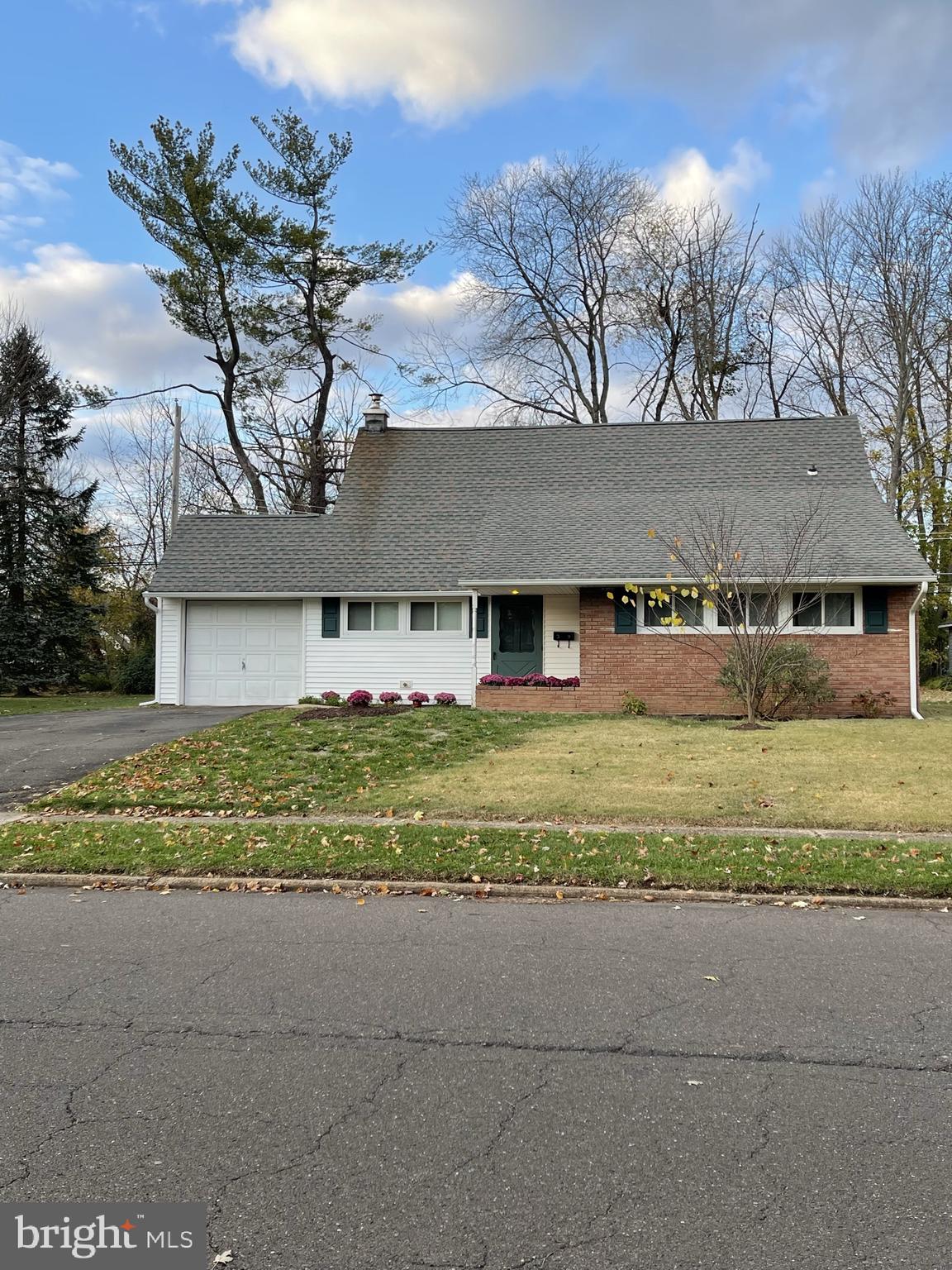 37 Harvest Road Levittown, PA 19056 - Photo 2 of 28 Gallery Image 2