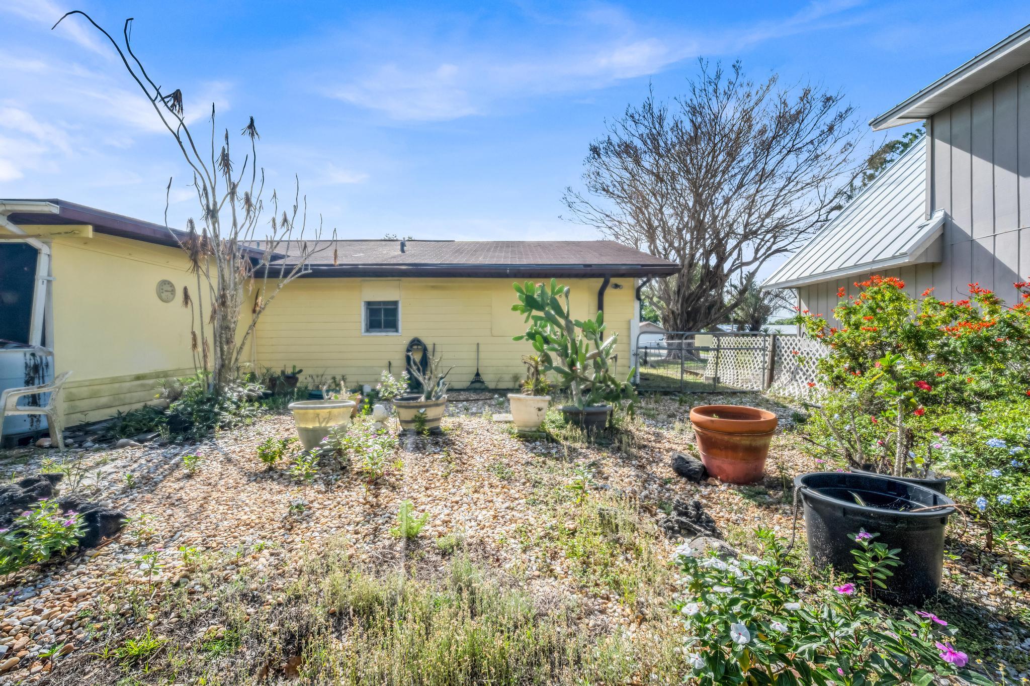 5406 Sunset Boulevard Fort Pierce, FL 34982 - Photo 25 of 33 a view of a backyard with plants