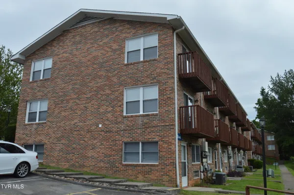 $135,000 | 1805 King College Road, Unit E6, Bristol, TN 37620