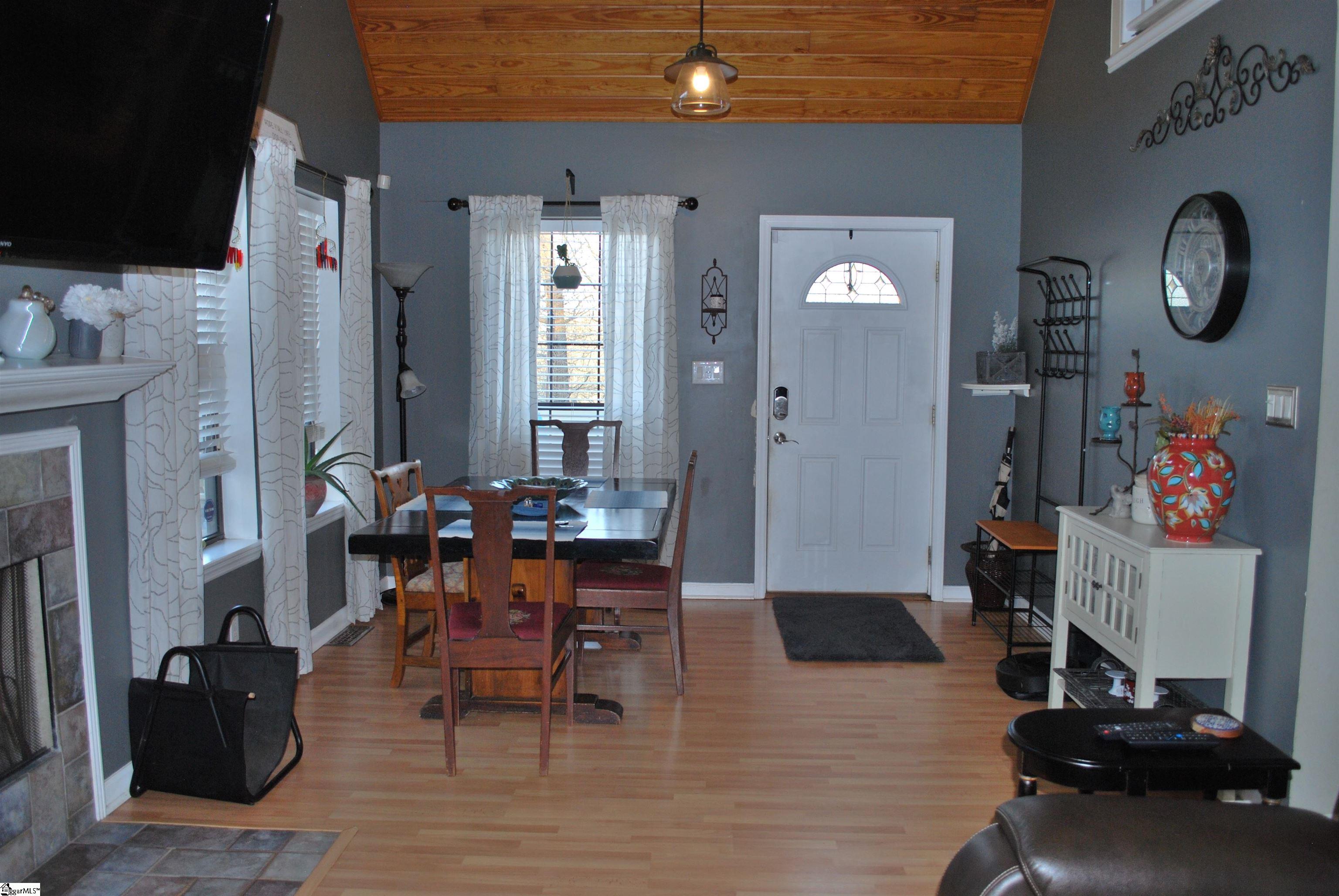 323 Styles Road Taylors, SC 29687 - Photo 4 of 17 Gallery Image 4