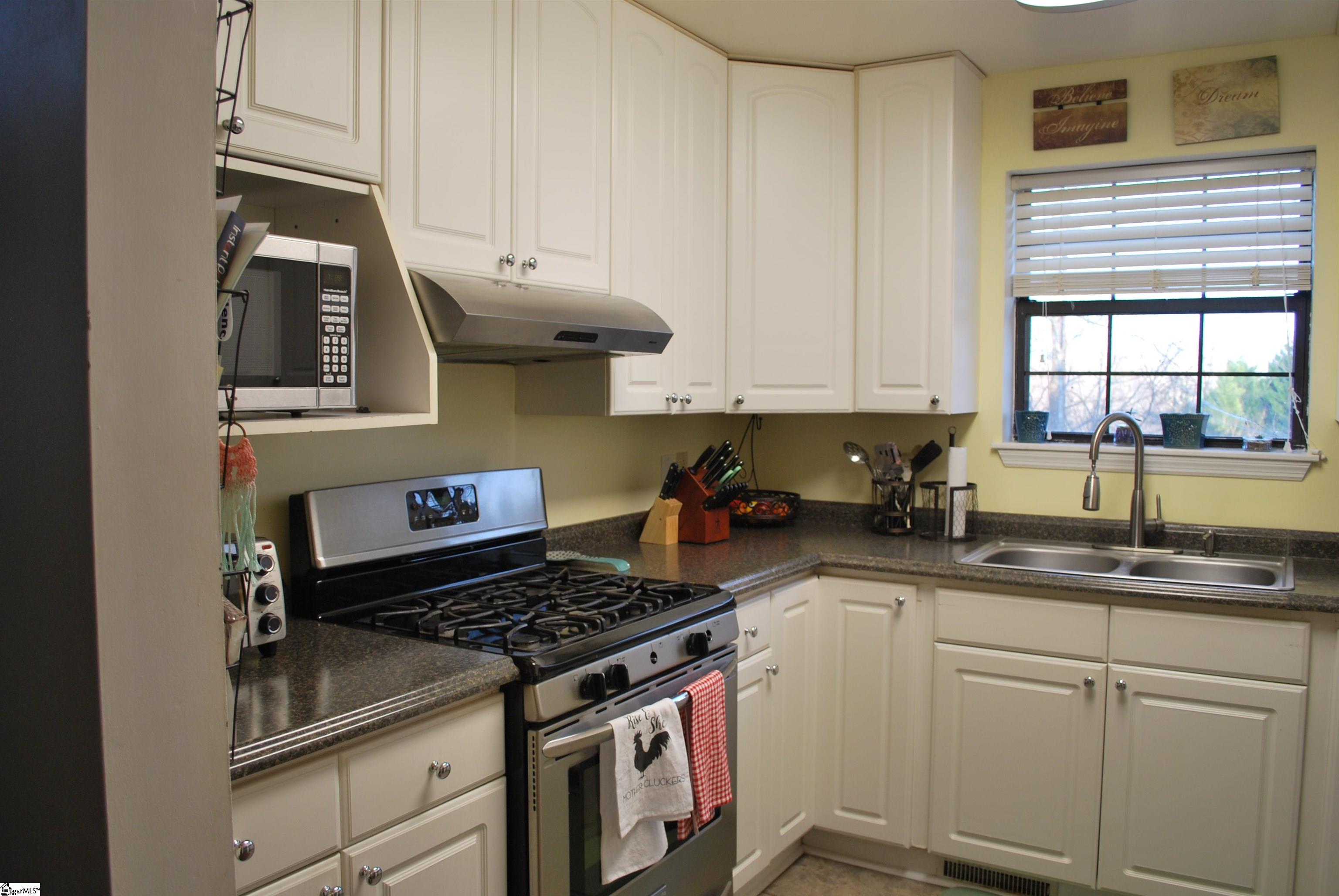 323 Styles Road Taylors, SC 29687 - Photo 8 of 17 Gallery Image 8